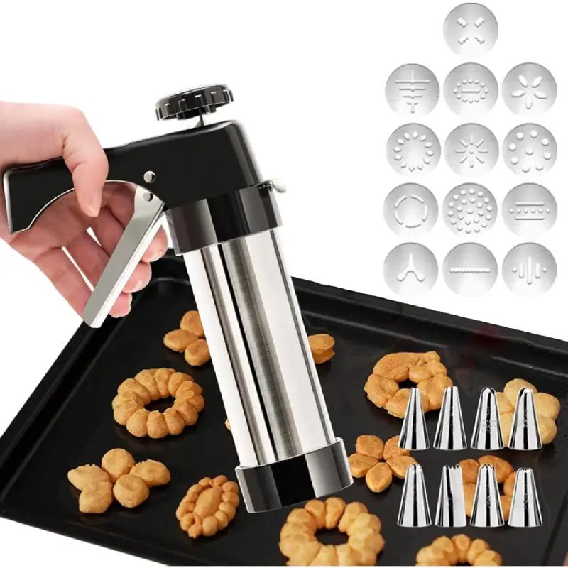 Intuitive Piping Set for Transforming Ordinary Desserts into Professional Decorations